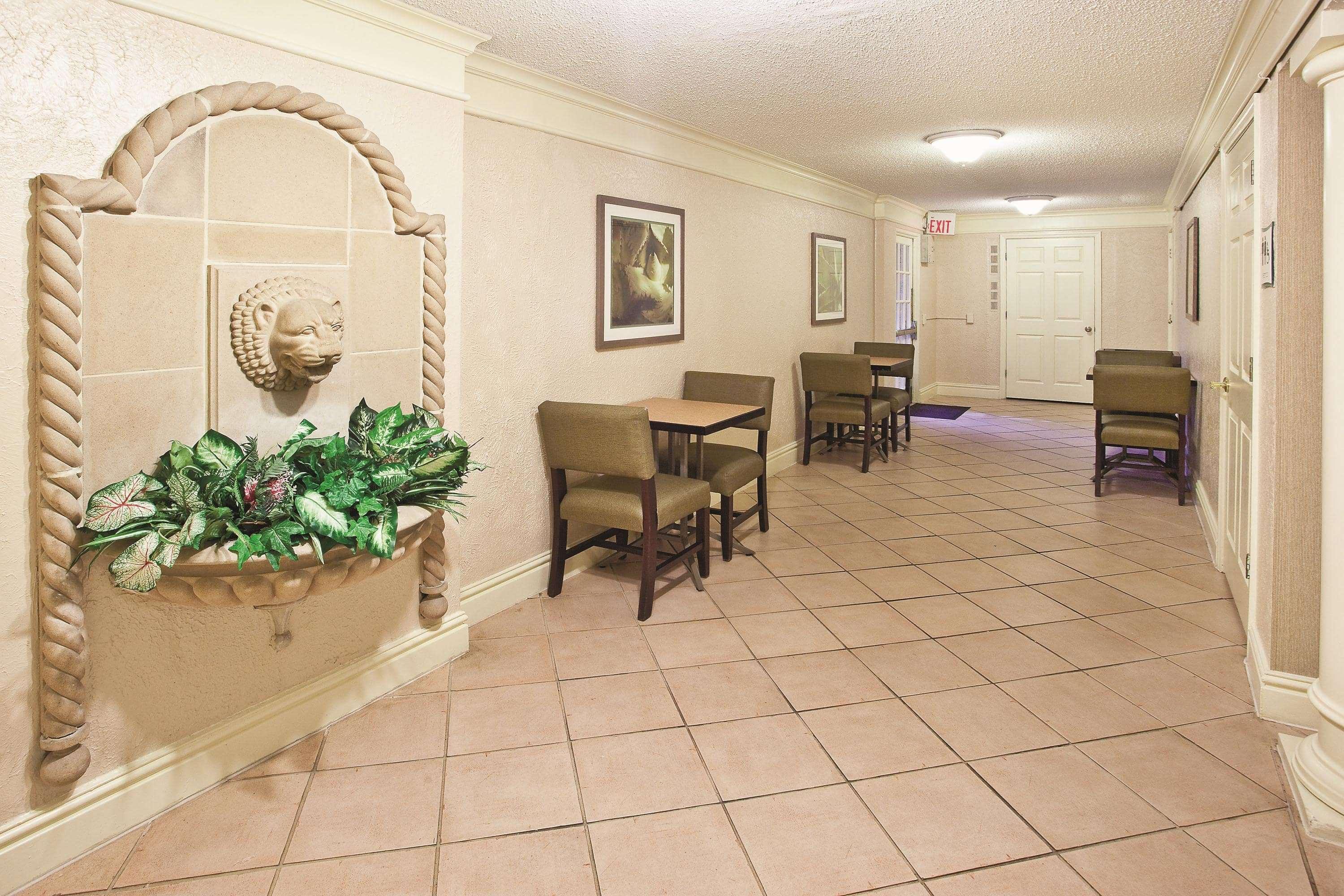 Howard Johnson By Wyndham Columbus Fort Moore Zewnętrze zdjęcie